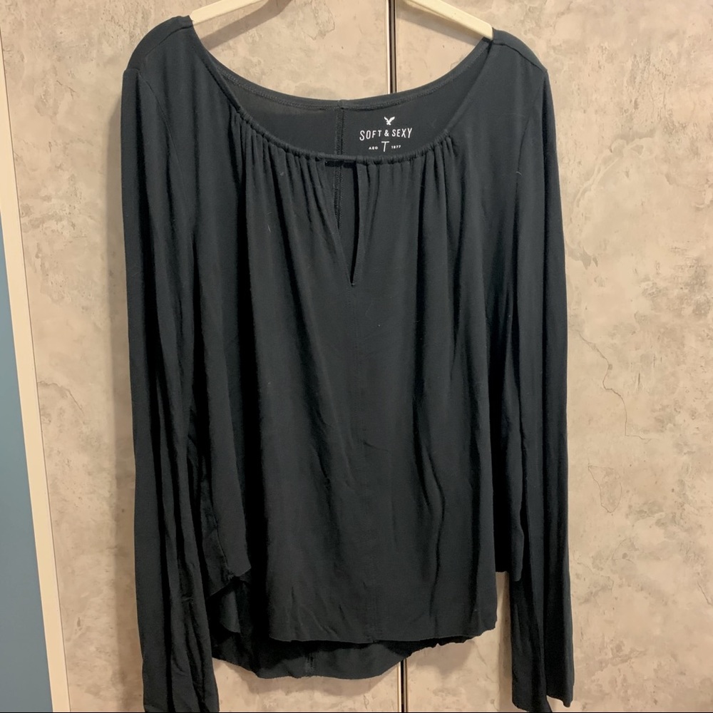 2 for $15‼️ Black Bell Sleeves Top w/ adjustable neckline